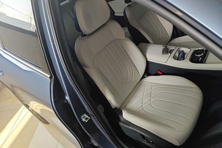 Used Geely Galaxy Xingjian 7 EM-i 2025 120km Navigator Edition Right Front Seat