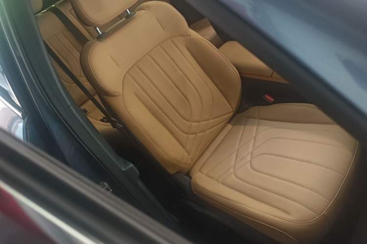 Used Geely Galaxy Xingjian 7 EM-i 2025 120km Navigator Edition Right Front Seat