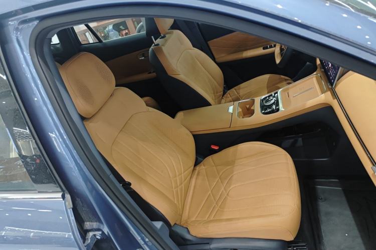 Used Geely Galaxy Xingjian 7 EM-i 2025 120km Navigator Edition Right Front Seat