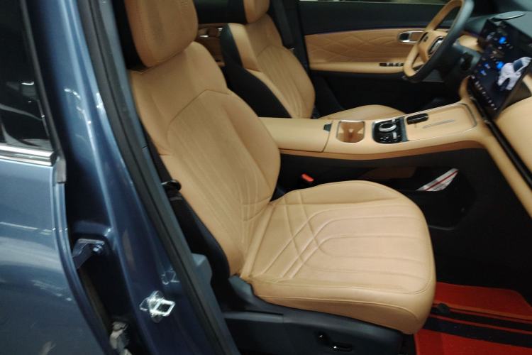 Used Geely Galaxy Xingjian 7 EM-i 2025 120km Navigator Edition Right Front Seat