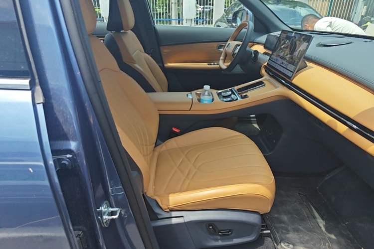 Used Geely Galaxy Xingjian 7 EM-i 2025 120km Navigator Edition Right Front Seat