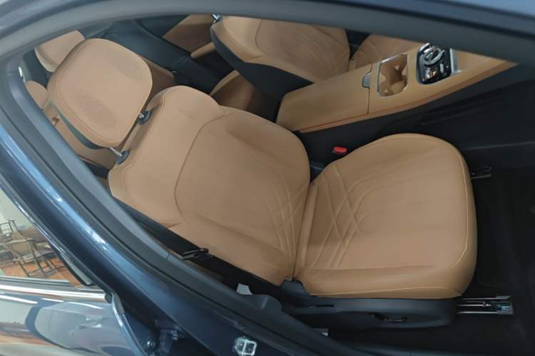 Used Geely Galaxy Xingjian 7 EM-i 2025 120km Navigator Edition Right Front Seat