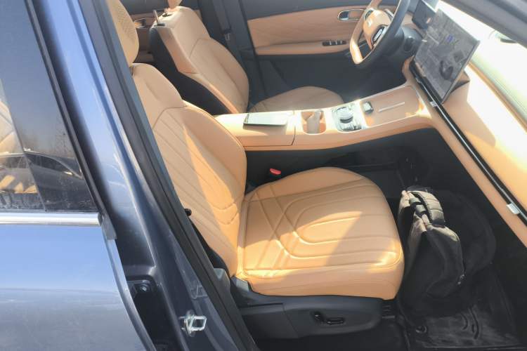 Used Geely Galaxy Xingjian 7 EM-i 2025 120km Navigator Edition Right Front Seat
