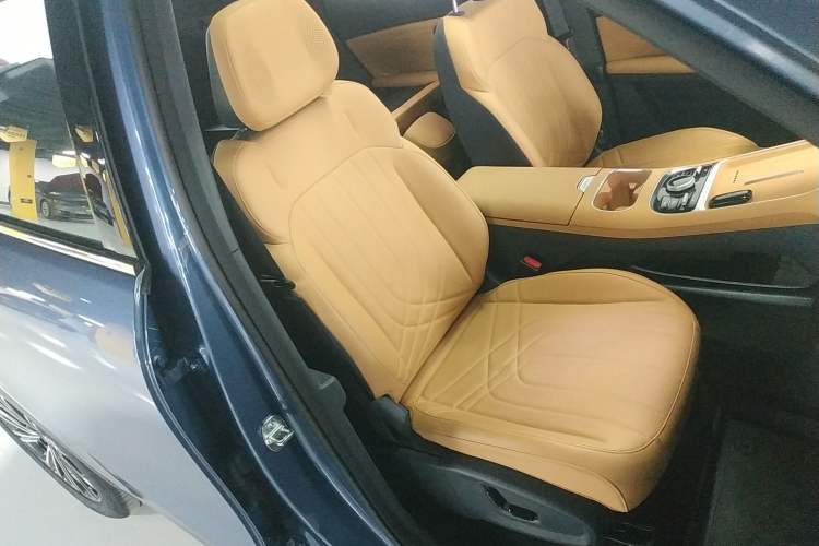 Used Geely Galaxy Xingjian 7 EM-i 2025 120km Navigator Edition Right Front Seat