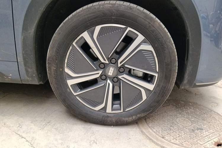 Used Geely Galaxy Xingjian 7 EM-i 2025 120km Navigator Edition Right Front Wheel Hub