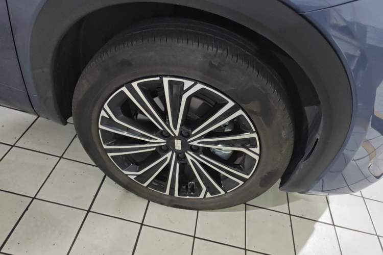 Used Geely Galaxy Xingjian 7 EM-i 2025 120km Navigator Edition Right Front Wheel Hub
