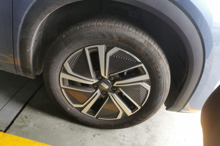 Used Geely Galaxy Xingjian 7 EM-i 2025 120km Exploration+ Version Right Front Wheel Hub