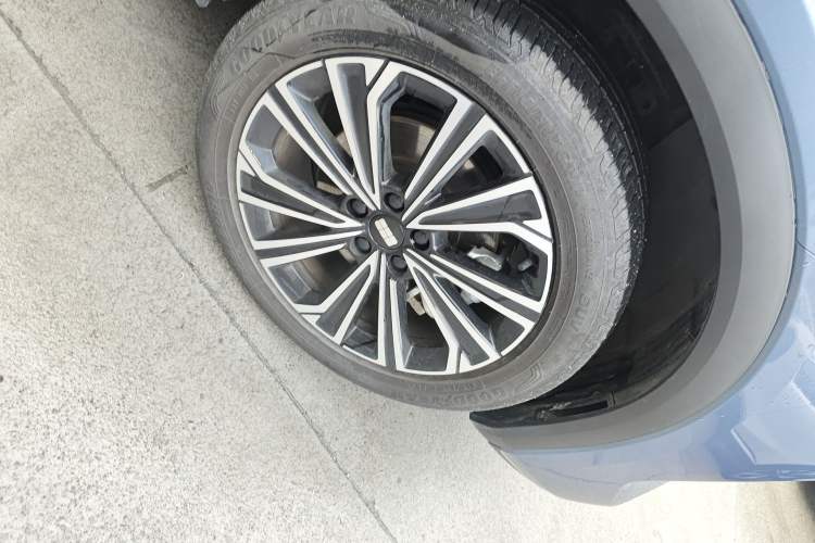 Used Geely Galaxy Xingjian 7 EM-i 2025 120km Navigator Edition Right Front Wheel Hub