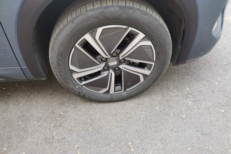 Used Geely Galaxy Xingjian 7 EM-i 2025 120km Exploration+ Version Right Front Wheel Hub