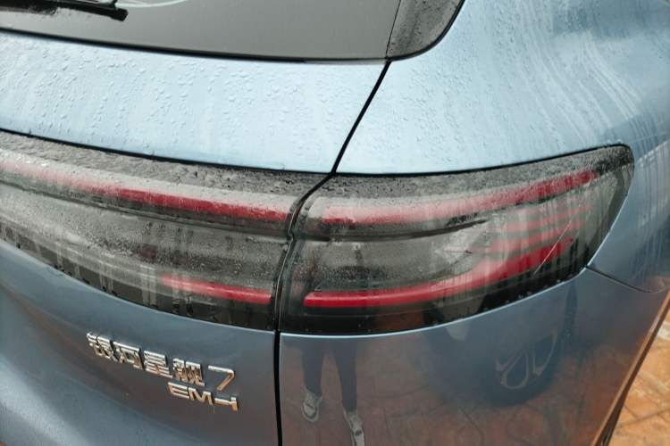 Used Geely Galaxy Xingjian 7 EM-i 2025 120km Navigator Edition Right Rear Taillight