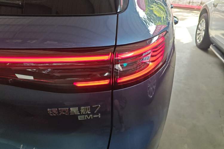 Used Geely Galaxy Xingjian 7 EM-i 2025 120km Navigator Edition Right Rear Taillight