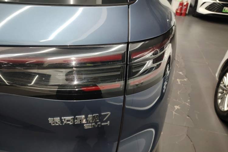 Used Geely Galaxy Xingjian 7 EM-i 2025 120km Navigator Edition Right Rear Taillight