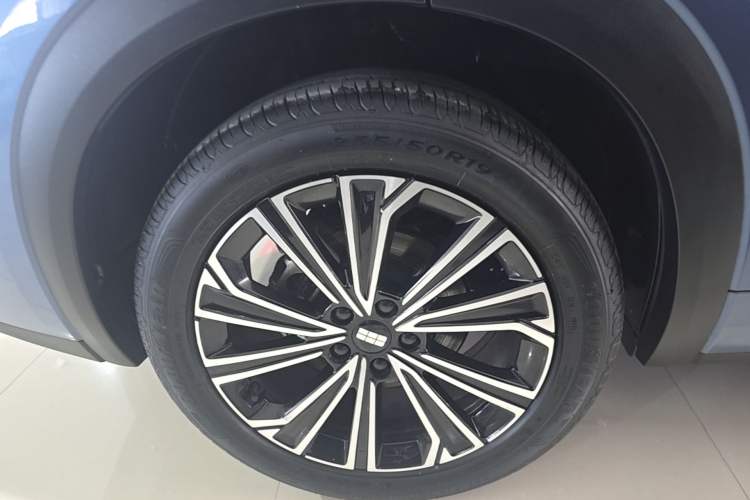 Used Geely Galaxy Xingjian 7 EM-i 2025 120km Navigator Edition Right Rear Wheel Hub