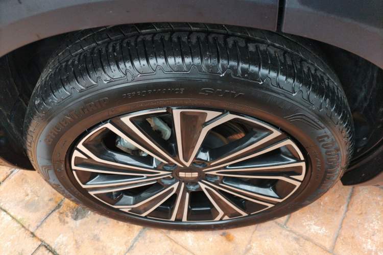 Used Geely Galaxy Xingjian 7 EM-i 2025 120km Navigator Edition Right Rear Wheel Hub
