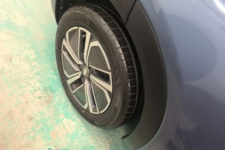 Used Geely Galaxy Xingjian 7 EM-i 2025 120km Exploration+ Version Right Rear Wheel Hub
