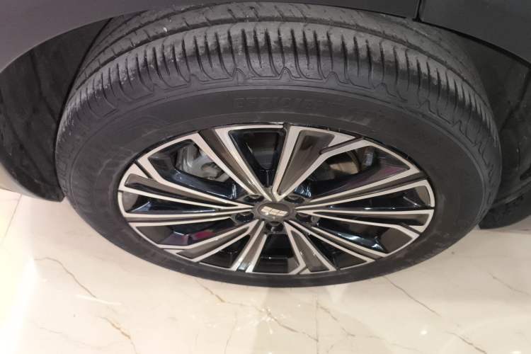Used Geely Galaxy Xingjian 7 EM-i 2025 120km Navigator Edition Right Rear Wheel Hub