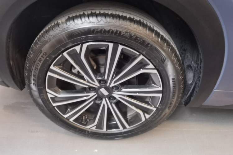 Used Geely Galaxy Xingjian 7 EM-i 2025 120km Navigator Edition Right Rear Wheel Hub