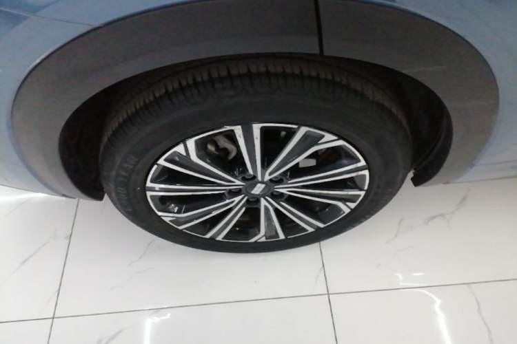 Used Geely Galaxy Xingjian 7 EM-i 2025 120km Navigator Edition Right Rear Wheel Hub