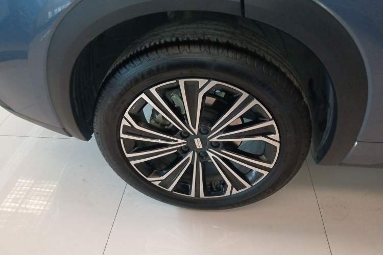 Used Geely Galaxy Xingjian 7 EM-i 2025 120km Navigator Edition Right Rear Wheel Hub