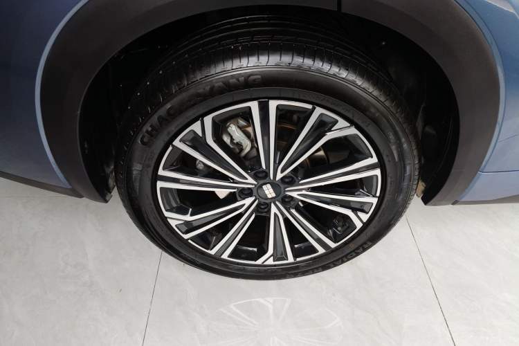 Used Geely Galaxy Xingjian 7 EM-i 2025 120km Navigator Edition Right Rear Wheel Hub