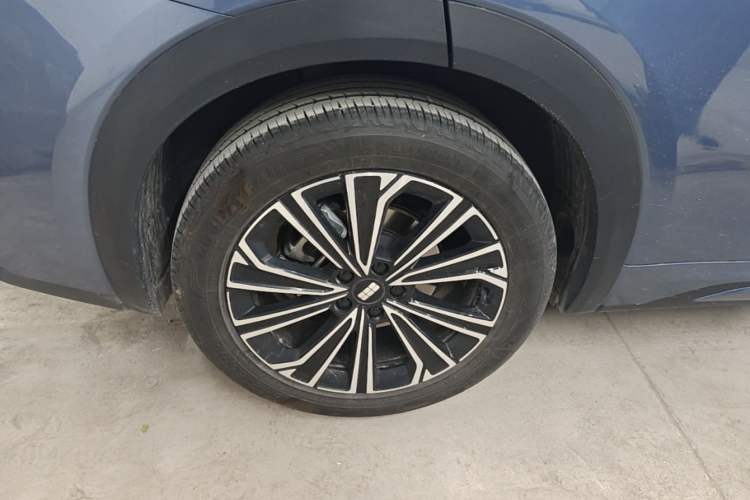 Used Geely Galaxy Xingjian 7 EM-i 2025 120km Navigator Edition Right Rear Wheel Hub