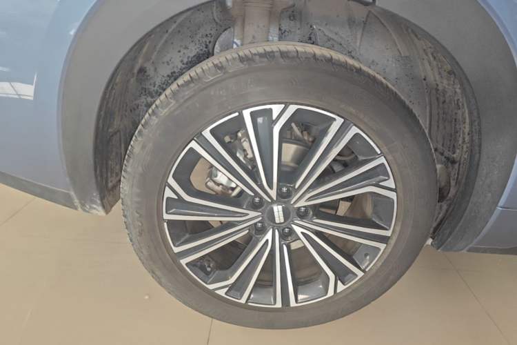Used Geely Galaxy Xingjian 7 EM-i 2025 120km Navigator Edition Right Rear Wheel Hub