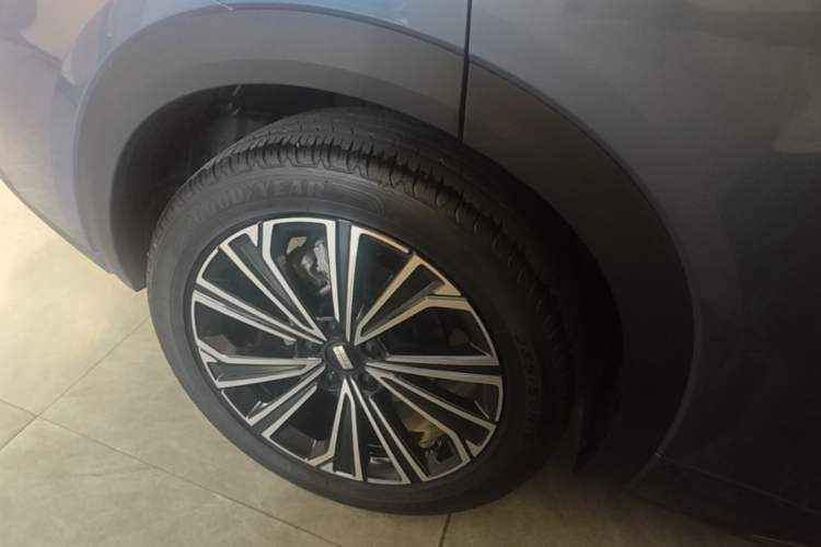 Used Geely Galaxy Xingjian 7 EM-i 2025 120km Navigator Edition Right Rear Wheel Hub