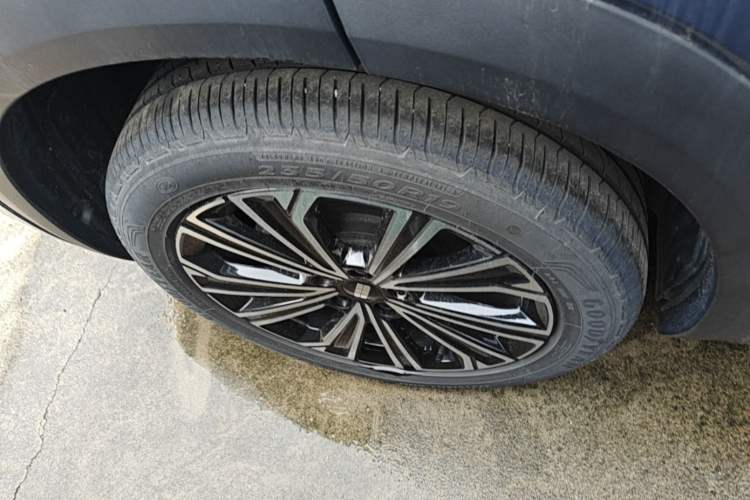 Used Geely Galaxy Xingjian 7 EM-i 2025 120km Navigator Edition Right Rear Wheel Hub