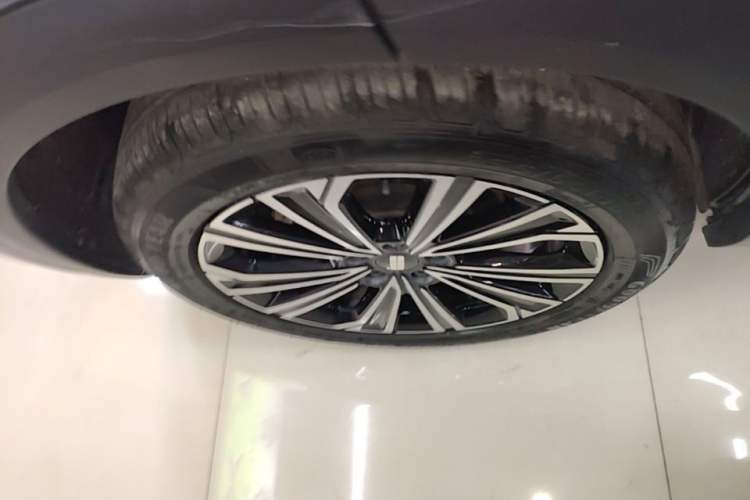 Used Geely Galaxy Xingjian 7 EM-i 2025 120km Navigator Edition Right Rear Wheel Hub