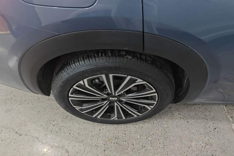 Used Geely Galaxy Xingjian 7 EM-i 2025 120km Navigator Edition Right Rear Wheel Hub
