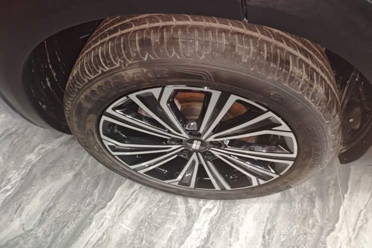 Used Geely Galaxy Xingjian 7 EM-i 2025 120km Navigator Edition Right Rear Wheel Hub