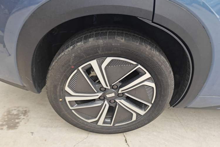 Used Geely Galaxy Xingjian 7 EM-i 2025 120km Exploration+ Version Right Rear Wheel Hub
