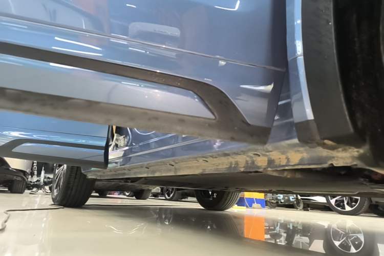 Used Geely Galaxy Xingjian 7 EM-i 2025 120km Navigator Edition Right Side Sill