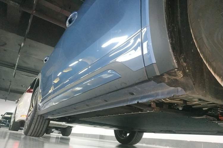 Used Geely Galaxy Xingjian 7 EM-i 2025 120km Navigator Edition Right Side Sill