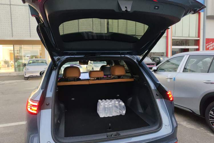 Used Geely Galaxy Xingjian 7 EM-i 2025 120km Navigator Edition Trunk