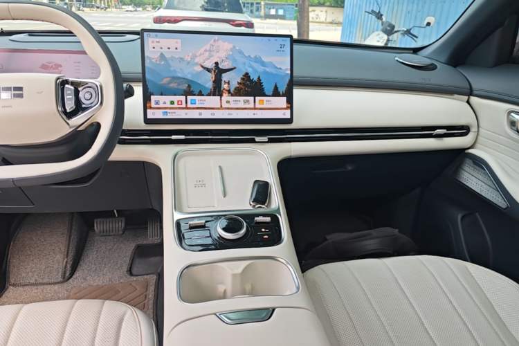 Used Geely Galaxy Xingjian 7 EM-i 2025 120km Navigator Edition Audio And AC Panel