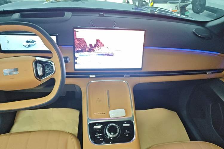 Used Geely Galaxy Xingjian 7 EM-i 2025 120km Navigator Edition Audio And AC Panel