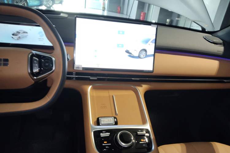 Used Geely Galaxy Xingjian 7 EM-i 2025 120km Navigator Edition Audio And AC Panel