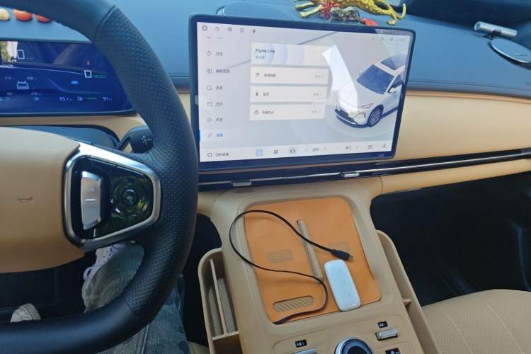 Used Geely Galaxy Xingjian 7 EM-i 2025 120km Launch+ Version Audio And AC Panel