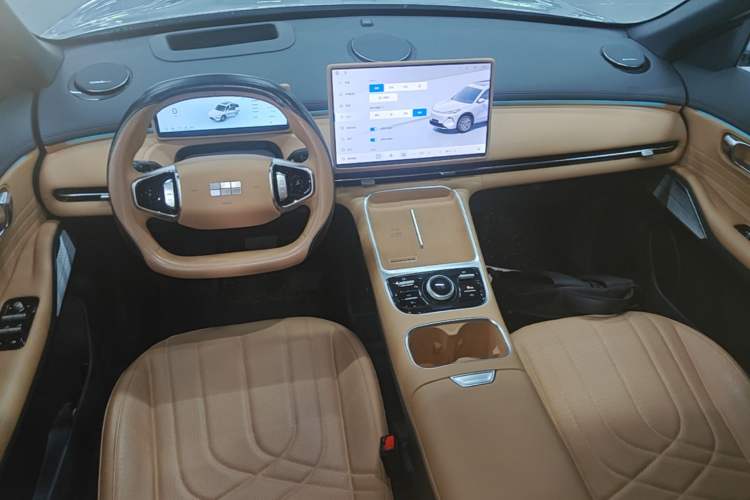 Used Geely Galaxy Xingjian 7 EM-i 2025 120km Navigator Edition Center Console