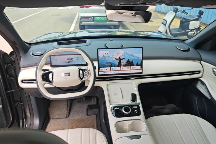 Used Geely Galaxy Xingjian 7 EM-i 2025 120km Navigator Edition Center Console