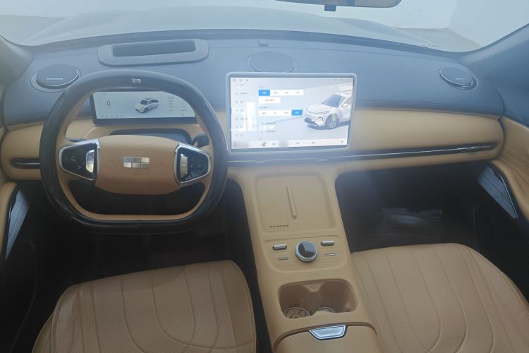 Used Geely Galaxy Xingjian 7 EM-i 2025 120km Navigator Edition Center Console