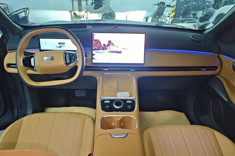 Used Geely Galaxy Xingjian 7 EM-i 2025 120km Navigator Edition Center Console