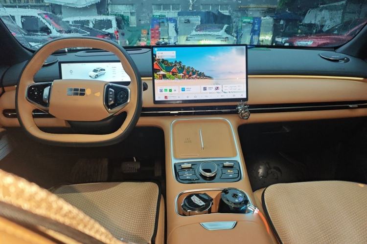 Used Geely Galaxy Xingjian 7 EM-i 2025 120km Navigator Edition Center Console