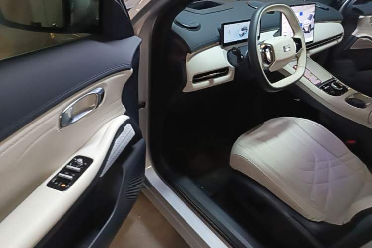 Used Geely Galaxy Xingjian 7 EM-i 2025 120km Exploration+ Version Driver Seat