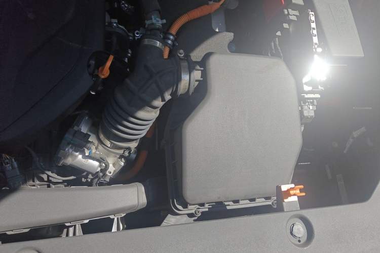 Used Geely Galaxy Xingjian 7 EM-i 2025 120km Launch+ Version Engine Bay Left