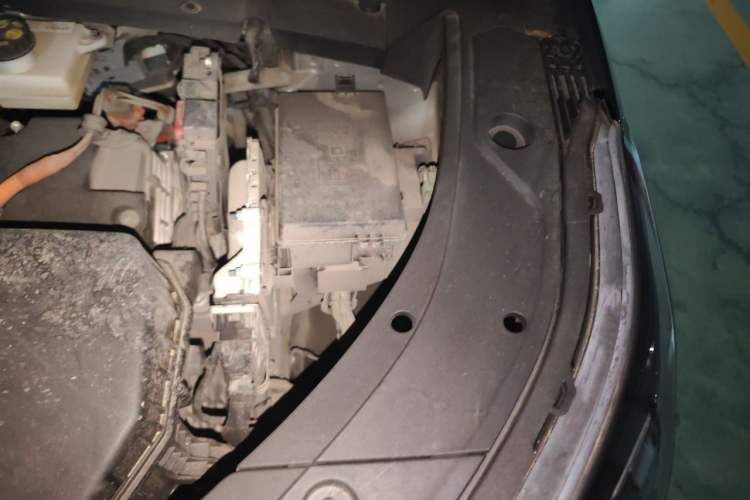 Used Geely Galaxy Xingjian 7 EM-i 2025 120km Navigator Edition Engine Bay Left