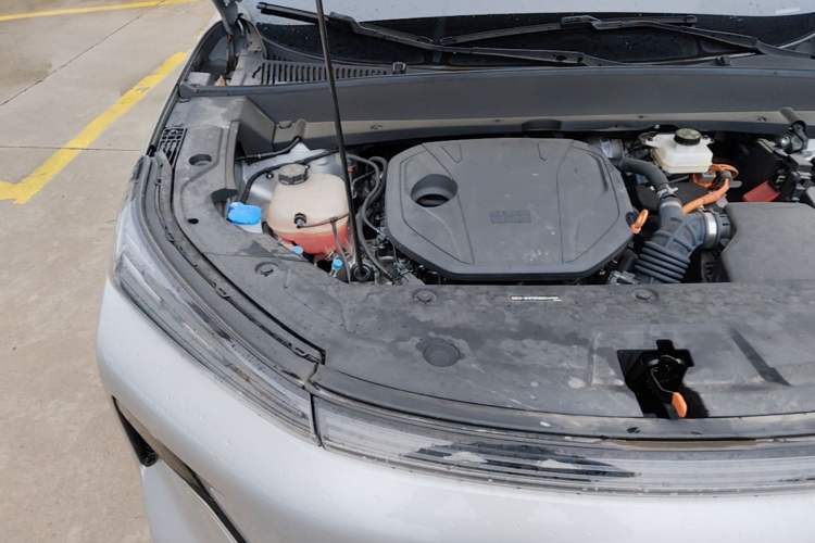 Used Geely Galaxy Xingjian 7 EM-i 2025 120km Navigator Edition Engine Bay Right
