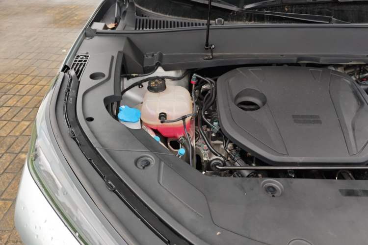 Used Geely Galaxy Xingjian 7 EM-i 2025 120km Navigator Edition Engine Bay Right