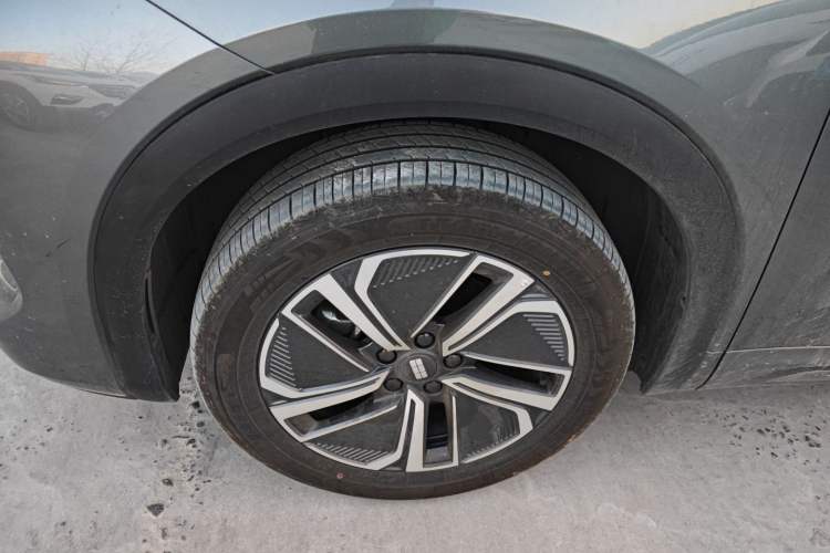 Used Geely Galaxy Xingjian 7 EM-i 2025 120km Exploration+ Version Exterior 2